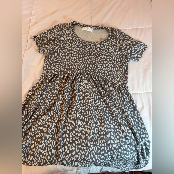 Juliana’s dress - Picture 2 of 3